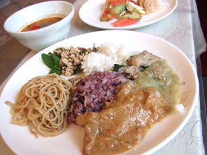 ■本格タイ料理黄金の獅子「シンカム」