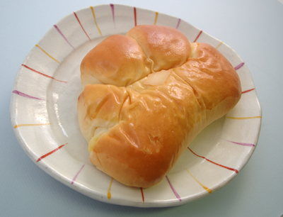熊本市「もやいの丘」にある「パン工房」のクリームパン